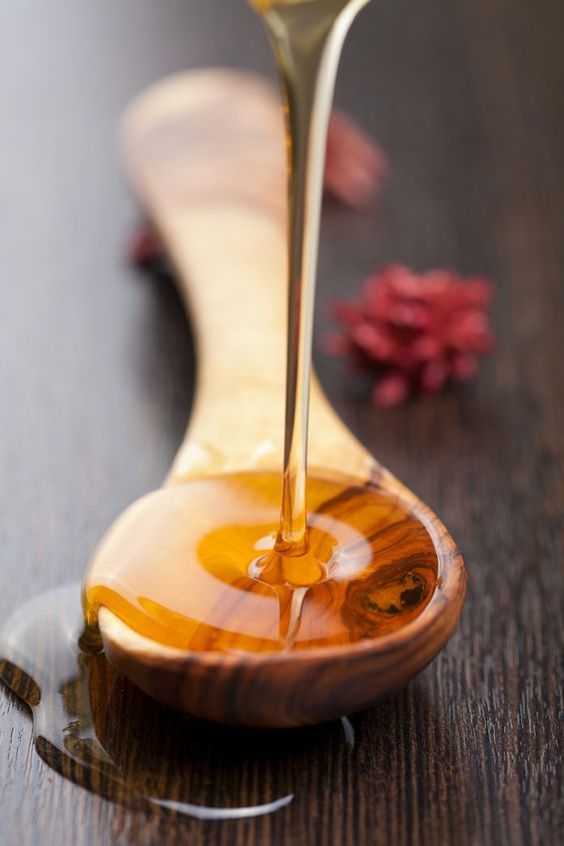 Honey has 20 calories, 5 grams of sugar, and no fat per teaspoon. Each teaspoon of granulated sugar contains 15 calories, 4 grams of sugar, and no fat