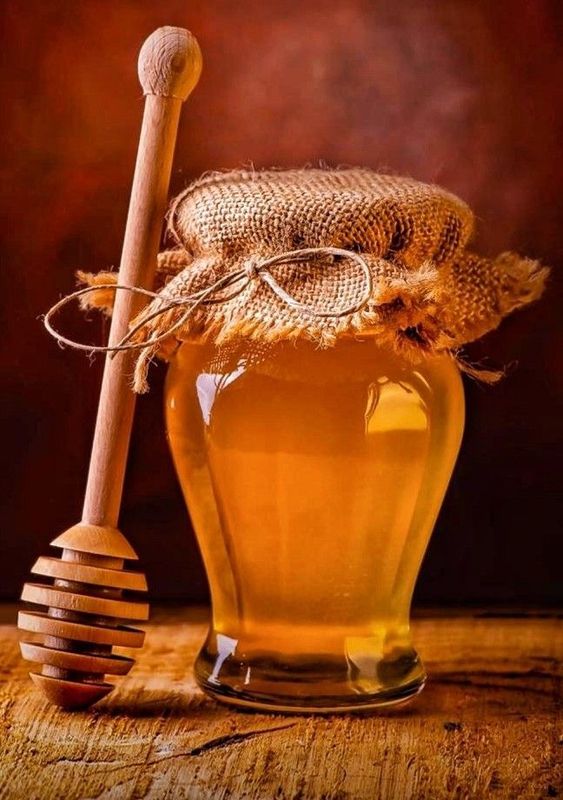 Raw honey is extracted directly from the honeycomb, cold-processed to retain its rich mineral and vitamin content, and filtered to remove debris.